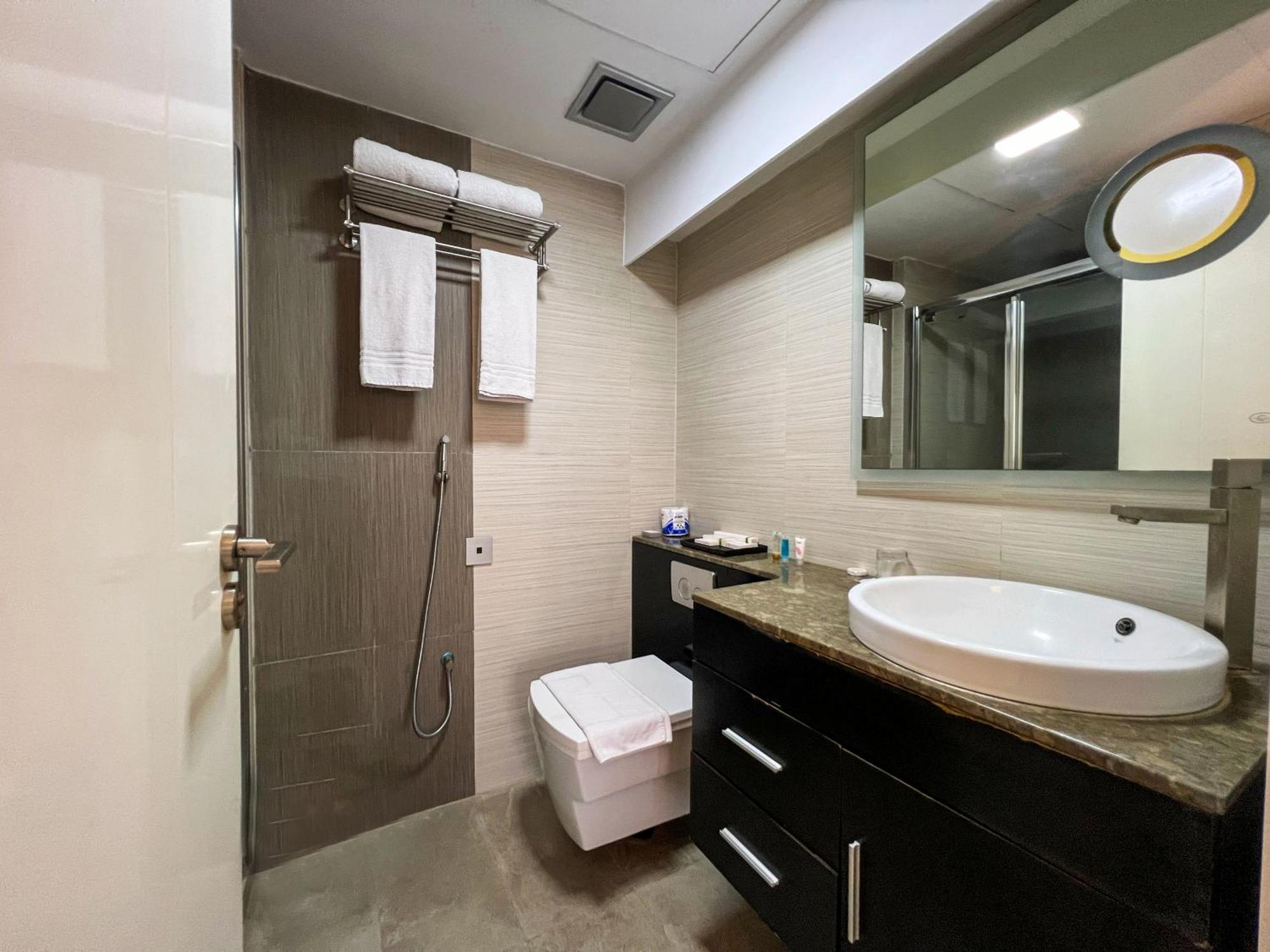Coventina Lake Suites Ντάκα Εξωτερικό φωτογραφία