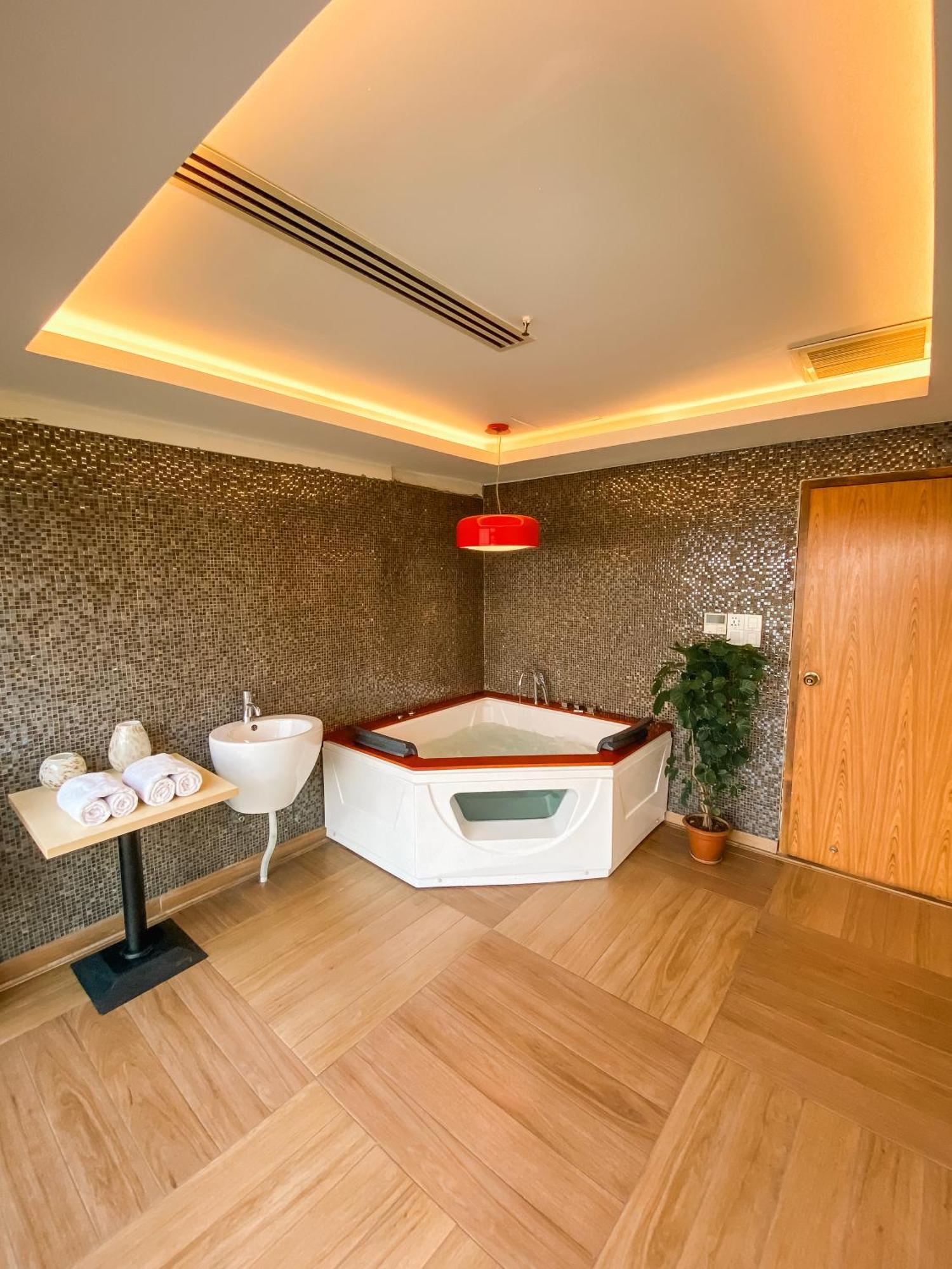 Coventina Lake Suites Ντάκα Εξωτερικό φωτογραφία